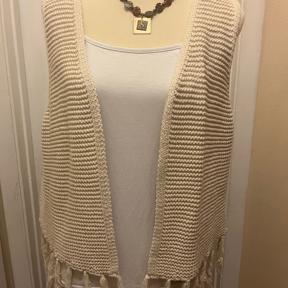 Cream Knit Sleeveless Sweater Vest